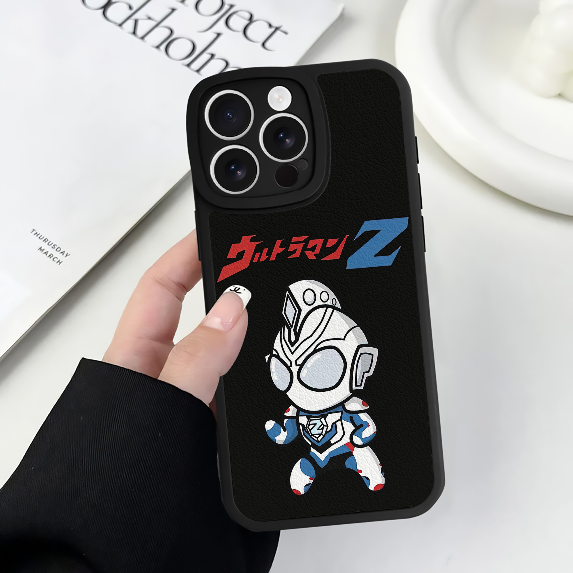 （画像用） ウルトラマン Ultraman 【iPhone 16シリーズ対応】シリコンスマホケース（レザー調） 材質：シリコン
